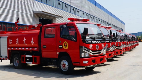 東風(fēng)小多利卡5方消防灑水車批量發(fā)車